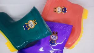 Sepatu Boot Musim Hujan Usia Anak Anak Laki dan Perempuan Bahan Karet  Motip Gambar Labubu Viral