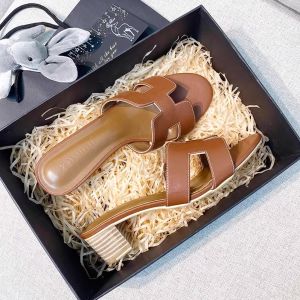 รองเท้าแตะหนังแท้สำหรับผู้หญิง รองเท้าแตะชายหาด ทรงหัวแหลม ส้นสูงปานกลาง รองเท้าลำลอง สวมใส่สบาย รองเท้าแฟชั่น