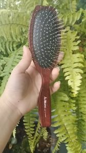 Lược bầu gỡ rối loại tốt giúp tóc suôn mượt hạn chế gãy tóc .bằng gỗ chấm bi sắt.