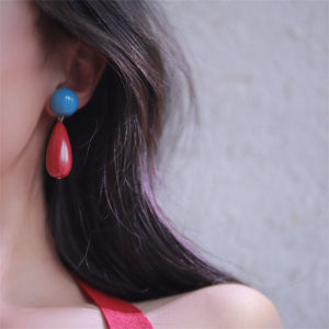 Retro Hong Kong Style Red And Blue Color Collision Waterdrop Pendant Earrings Womens Geometric Unique Design High Fashion Ear Drops