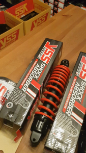 โช้คหลัง CLICK 110/110i SCOOPY i FINO MIO ยาว 300 มม.YSS รุ่น Pro Plus คุ้มค่า ทนทาน เน้นใช้งาน ของแท้ 100%