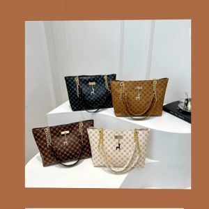 QXshop พร้อมส่ง กระเป๋าสะพายแฟชั่น งานสุดสวยสาวๆต้องชอบวัสดุดี มีสีให้เลือก ตัวแต่งสีทอง พร้อมจัดส่งในไทย