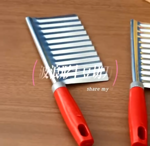 Stainless Steel Crinkle Cutter – Wavy Vegetable Chopper and Corrugated Slicer Knife for Potatoes and French Fries