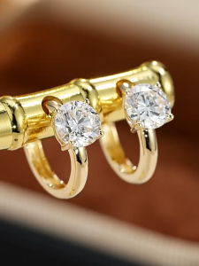 Queensun 18K gold 2carats lab grown diamond four claw earrings with simple and classic ear loops single diamond super sparkling earrings for women | 18K 金培育钻石石四爪耳环耳扣经典耳圈 Korea,Earrings,Stud earrings,TEMPERAMENT,accessories