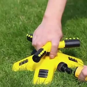 Upgrade Your Garden With This 360° Rotating Plastic Sprinkler - Perfect for Irrigation And Outdoor Watering!