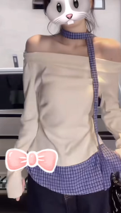 เสื้อยืด สไตล์เรโทร คอปาดไหล่ แขนยาว ผู้หญิง สีพื้น ดีไซน์แต่งชายเสื้อชั้นในเป็นลายสก็อตสีน้ำเงิน ทรงเฉียงผ่า2ข้าง ผ้าฟลีซ นุ่ม แถม! ผ้าพันคอใส่คู่กัน #6935