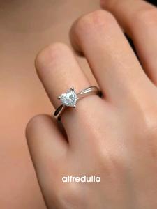 Alfredulla M 0.80ct Heart Tiffset Moissanite Ring Sz5