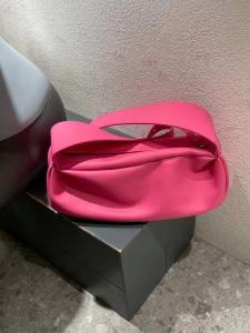 Fashionable Folded Dumpling Bag: A Versatile Casual Handbag