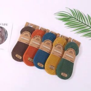 ถุงเท้าลำลองแบบสวมสบายระบายอากาศได้ดี ดูดซับเหงื่อ ถุงเท้าเรือแบบมองไม่เห็นสำหรับผู้ชายและผู้หญิง 5 คู่