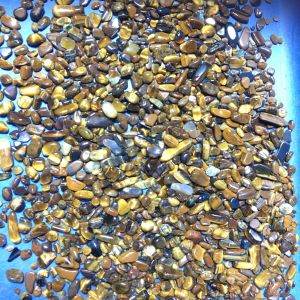 หินหลายสี 1-5 มิล 100 กรัม พร็อพถ่ายรูป เครื่องประดับ ตู้ปลา ต้นไม้ ใส่น้ำพุ วัตถุมงคล เศษหิน เศษพลอย แคคตัส ปลุกเสก