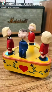 กล่องดนตรีคู่จูบ 2 คู่ อุปกรณ์งานปาร์ตี้วันเกิด กล่องดนตรี DIY กล่องดนตรีวิทยุแกะสลักโบราณ