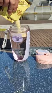 DM 590ml Protein Shaker Bottle Blender Bottle Water Bottle Gym Fitness Bottle Come With Stainless Steel Blender Ball 摇摇杯