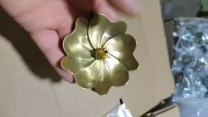 CIGA-R DUA LI AH PEK STICK OFFERING STAND