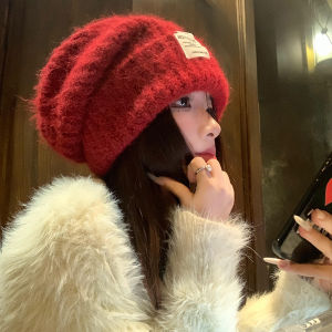 หมวกไหมพรมถักสีแดงสำหรับผู้หญิง หมวกฤดูใบไม้ร่วง/ฤดูหนาว หมวกทรงกลม ปกป้องหู อบอุ่น หมวกแฟชั่น หมวกผ้าฝ้าย