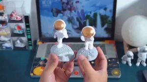 Astronaut Design Cell Phone Stand Spaceman Astronaut Statue Cell Phone Tablet Desktop Stand Desk Holder