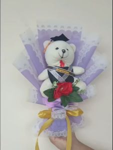 BUKET BONEKA WISUDA FREE CUSTOM NAMA SELEMPANG