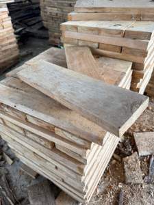 ไม้สักแท้100% ไสเรียบ2ด้าน ขนาดกว้าง 4 นิ้ว หนา 1 นิ้ว ยาว 40 cm