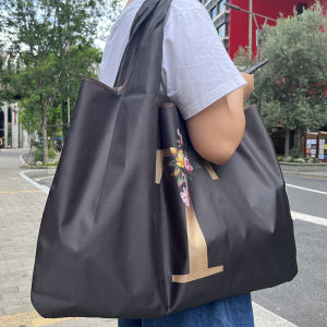 กระเป๋าผ้าใบซับไนลอนพิมพ์ลายแฟชั่นสำหรับผู้หญิง กระเป๋าใส่ของใช้ในครัวเรือนขนาดใหญ่พับได้ กระเป๋าสะพายไหล่แบบพกพา