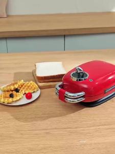 Bread Baking Machine Sandwich Maker Breakfast Bread Waffle Maker Sandwich Press Sandwich Toaster Waffle Maker Small Toaster Easy to Clean 早餐机