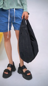 Túi tote size lớn BINDLE TOTE BAG màu đen SHO 0004 - TMB of Vascara