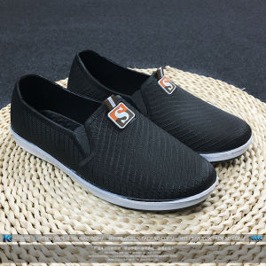 Waterproof Winter Slip-On Work Shoes Anti-Slip Kitchen Clog Shoes Trendy Rubber Casual One-Piece Style Mens Rain Boots
