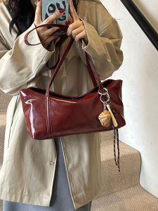 กระเป๋าสะพายไหล่สี่เหลี่ยมขนาดเล็กแบบอเนกประสงค์สำหรับผู้หญิง กระเป๋าแฟชั่นสไตล์ย้อนยุค วัสดุ PU นิ่ม ซิปปิด ไม่สามารถซักได้