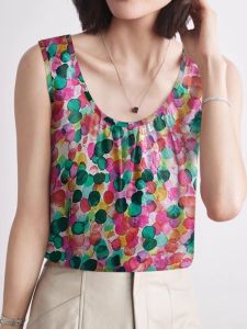 เสื้อกั๊กแขนกุดพิมพ์ลายแฟชั่นสำหรับผู้หญิง ฤดูร้อน 2025 เสื้อชั้นในแบบพิมพ์ลาย ปกโปโล คอวี ทรงหลวม ความยาวปกติ