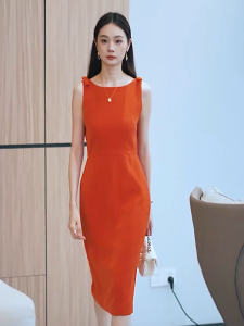 Đầm ôm màu cam san hô cổ thuyền sát không tay