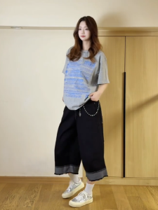 กางเกงยีนส์ทรงหลวมเอวสูงสีดำสำหรับผู้หญิงในช่วงฤดูร้อน กางเกงขายาวทรงหลวมขากว้างหลายกระเป๋า กระดิ่งแบบย้อนยุคสไตล์อเมริกัน