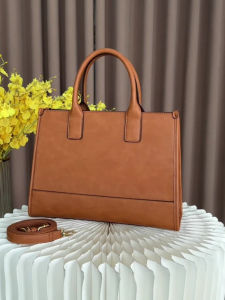 กระเป๋าถือหนังวัวชั้นดีความจุขนาดใหญ่สำหรับผู้หญิง MK กระเป๋าสะพายไหล่แบบลำลองหรูหราสำหรับเดินทางและใช้ในชีวิตประจำวัน