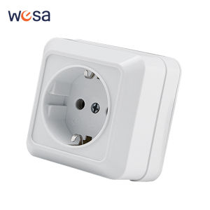 เต้ารับไฟฟ้าสีขาว พื้นผิวผนังคลาสสิกพร้อมสีกราวด์ ปลั๊กไฟพลาสติกหน่วงไฟ ปลั๊กปลั๊กมาตรฐาน EU
