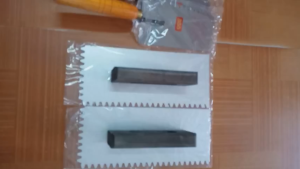 Bàn bả răng cưa tà lột Bàn kéo (gạt) vữa Bay răng cưa ốp lát gạch tự san bằng thép đẳng chủng không rỉ đàn hồi tốt