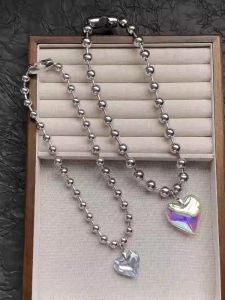 สร้อยคอจี้รูปหัวใจคริสตัลสีสันสดใสแบบโซ่กระดูกไหปลาร้าสำหรับผู้หญิง เครื่องประดับแฟชั่นแบบเรียบง่าย โซ่โลหะผสม