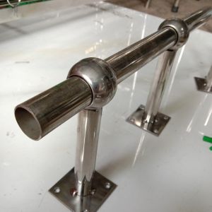 Combo 2 bass inox bắt tường dài 14cm xỏ ống inox tròn o22mm/o25mm/o32mm làm cây phơi khăn móc treo noi hay phơi đồ.