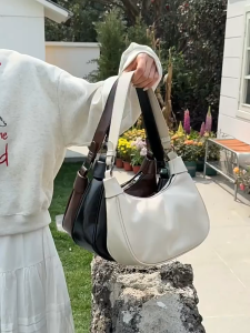 Classic Black Shoulder Bag Tas Selempang Wanita Elegan CPT 640