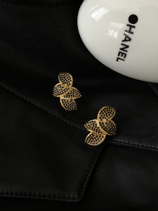 Fashionable S925 Silver Needle Leaf Shaped Earrings Golden Black Color Elegant Handmade Jewelry for Girls Trendy Stylish Earings