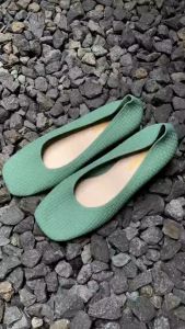 OKAIDO Sepatu Sandal Selop Kantor Wanita Cewek Model Korea Style Kekinian Hitam Cream Tahan Air dan Anti Licin Shoes Sendal Karet Jelly Nyaman dan Ringan