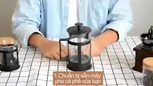 [BPCFKP005] Bình pha cà phê pha trà kiểu Pháp French press. Bình thủy tinh khung đỡ nhựa mầu đen nắp khum tròn