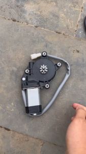 Mô tơ lên kính xe ô tô howo A7 8 then 24v răng nhô lắp cho các loại xe ô tô howo đầu kéo