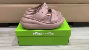 Giày dép crocs chuẩn xịn chống hôi chân nhựa tế bào êm mềm siêu bền đi mưa lội nước đi biển quai ngang đế xuồng crush cao 6cm màu nâu cafe