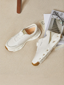 Grip Pattern Thick Sole Lightweight Rotary Buckle Mens Sports Shoes