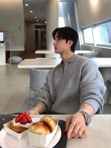 American Style Knitted Polo Shirt Mens Half Zip Design Slim Fit Long Sleeve Sweatshirt Striped Knitted Outerwear Trendy