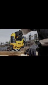 650W Máy Cưa Lọng Cầm Tay 6 Cấp DeWalt DWE349-B1