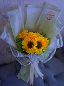 bucket bunga artificial buat lamaran buat hadiah pacar bucket