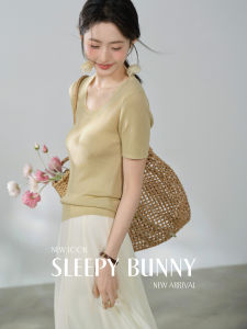 Short Sleeve U-neck Tshirt for Summer Slimming and Cooling