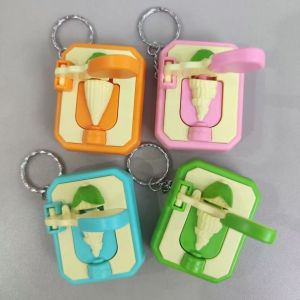 WOWEIAOKUANG | Stress Relief Simulation Carrot Keychain