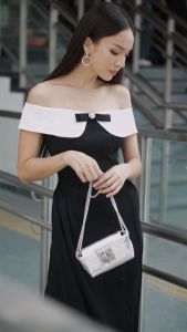 Vella Fashion đầm midi trễ vai phối nơ xẻ trước VD25013 - AMELIA dress