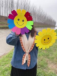 Colorful Smile Sunflower Handheld Flower for Performance