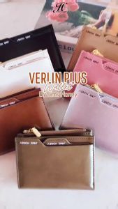 Dompet Mini Wanita JIMS HONEY Verlin Plus: Stylish & Praktis\\n\\nDompet mini wanita JIMS HONEY Verlin Plus adalah pilihan sempurna bagi JHLadies yang mencari dompet yang stylish, praktis, dan terjangkau. Dengan desain yang mungil dan ringan, dompet ini menjadi aksesori yang trendi dan fungsional. Berikut adalah keunggulan, spesifikasi, dan cara memilih dompet yang cocok untuk Anda.\\n\\n Keunggulan Dompet Mini JIMS HONEY Verlin Plus\\n\\n Desain Stylish & Fungsional\\n\\nVerlin Wallet Plus memiliki desain yang sederhana namun stylish, membuatnya menjadi aksesori yang trendi. Meski kecil, dompet ini tetap fungsional dan dapat membawa barang-barang penting seperti kartu, uang tunai, dan koin tanpa memakan banyak ruang.\\n\\n Ukuran Mungil & Ringan\\n\\nDompet mini wanita branded ini memiliki ukuran yang mungil dan ringan, sehingga mudah dibawa dan tidak mengganggu penampilan Anda. Ukuran dompet ketika tertutup adalah 12 x 2 x 9 cm, sedangkan ketika terbuka adalah 18 x 12,5 cm.\\n\\n Material Berkualitas\\n\\nVerlin Wallet Plus terbuat dari kulit sintetis grade A yang berkualitas tinggi, menjadikannya dompet yang tahan lama dan mudah dirawat.\\n\\n Spesifikasi & Detail Produk\\n\\n Harga & Promo\\n\\nDompet mini promosi 2025 ini dijual dengan harga IDR 138.000, namun saat ini sedang diskon 50%, sehingga harganya menjadi IDR 69.000 saja!\\n\\n Ukuran & Berat\\n\\nDompet ini memiliki ukuran yang mungil, yaitu 12 x 2 x 9 cm ketika tertutup dan 18 x 12,5 cm ketika terbuka. Berat dompet ini hanya 90 gram, sehingga sangat ringan untuk dibawa.\\n\\n Warna & Penguncian\\n\\nVerlin Wallet Plus tersedia dalam 7 warna yang berbeda, sehingga Anda dapat memilih warna yang sesuai dengan gaya Anda. Dompet ini dilengkapi dengan pengunci berbentuk kancing.\\n\\n Cara Memilih Dompet yang Cocok untuk Anda\\n\\n Pertimbangkan Kebutuhan & Gaya Hidup\\n\\nSebelum membeli dompet, pertimbangkan kebutuhan dan gaya hidup Anda. Apakah Anda memerlukan dompet yang mampu menampung banyak barang atau cukup untuk kartu dan uang tunai saja?\\n\\n Perhatikan Kualitas & Durabilitas\\n\\nPilih dompet yang terbuat dari material berkualitas tinggi dan tahan lama, seperti Verlin Wallet Plus yang terbuat dari kulit sintetis grade A.\\n\\n Pilih Warna & Desain yang Sesuai\\n\\nDompet lipat korean style Verlin Plus tersedia dalam 7 warna yang berbeda, sehingga Anda dapat memilih warna yang sesuai dengan gaya Anda. Desain dompet ini juga sederhana namun stylish, menjadikannya aksesori yang trendi.\\n\\nDompet mini terbaru 2025 ini adalah pilihan sempurna bagi JHLadies yang mencari dompet yang stylish, praktis, dan terjangkau. Dengan desain yang mungil dan ringan, dompet ini menjadi aksesori yang trendi dan fungsional. Jadi, tunggu apa lagi? Buruan dapatkan Verlin Wallet Plus sekarang juga!\"