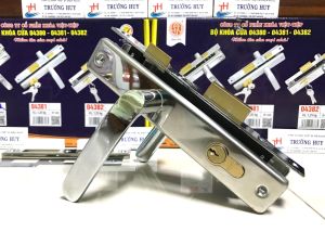 [chính hãng] 04380 khoá cửa đi Việt Tiệp  dùng cửa sắt hộp 3x6cm nhôm hệ 700 - Bảo hành 3 năm